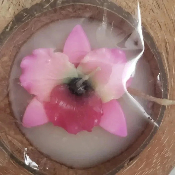 handmade from Thailand set of two candles - Picture 3 of 3